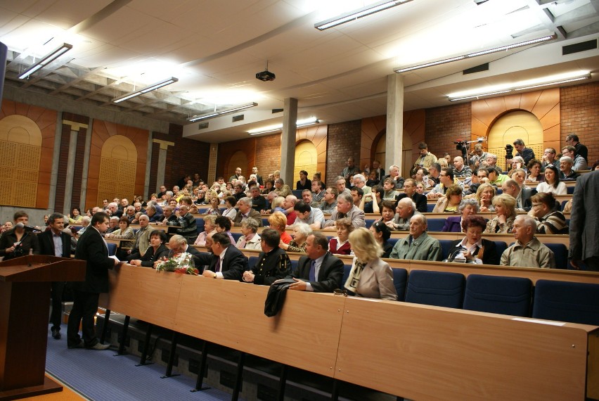 Rybnik: Pełna aula na spotkaniu z Jarosławem Kaczyńskim