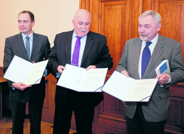 Podpisanie koalicji między PO i prezydentem, listopad 2012 roku.  Od lewej Grzegorz Stawowy, Bogusław Kośmider, Jacek Majchrowski