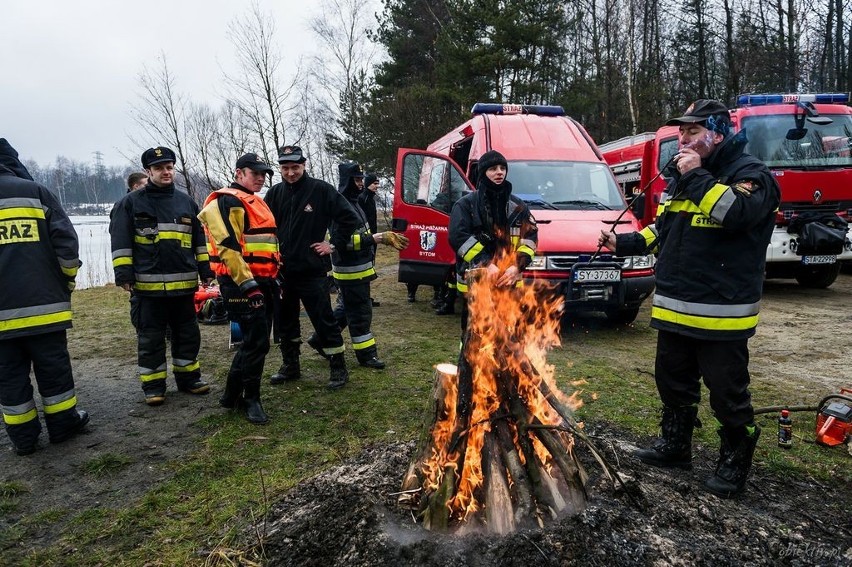 Nakło-Chechło: Ćwiczenia strażaków i policjantów nad zalewem [ZDJĘCIA]