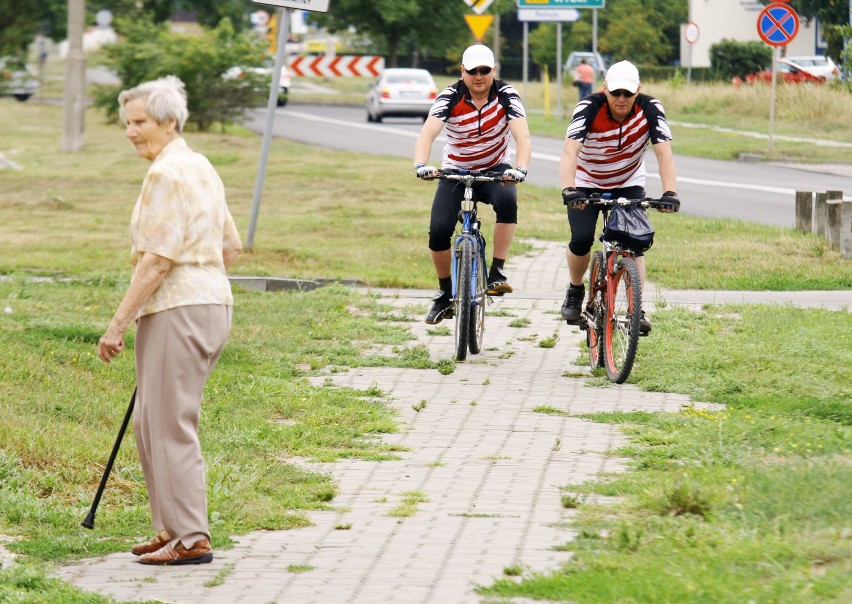 Przybywa rowerzystów, niektórzy z nich jeżdżą po chodnikach. To niebezpieczne i nielegalne. Może zakończyć się mandatem