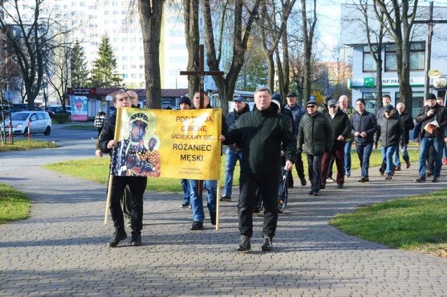 Męski Różaniec przeszedł ulicami Piotrkowa. 6.11. 2021