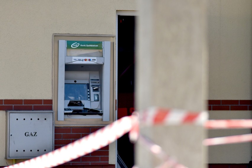 Leszno. Wysadzono bankomat w Wilkowicach. Wybuch zniszczył także sprzęt strażaki w remizie [ZDJĘCIA i FILM]