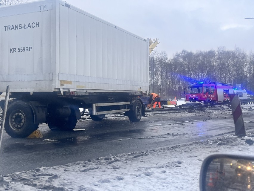 DTŚ - wypadek na jezdni w kierunku Katowic
