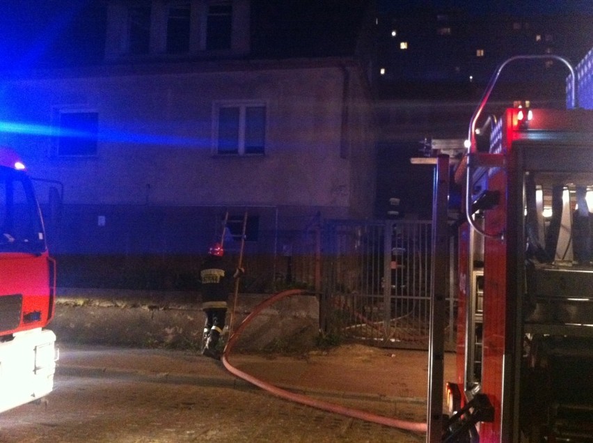 Gdynia: Spłonął pustostan przy ulicy Kołłątaja. Zobacz zdjęcia z pożaru