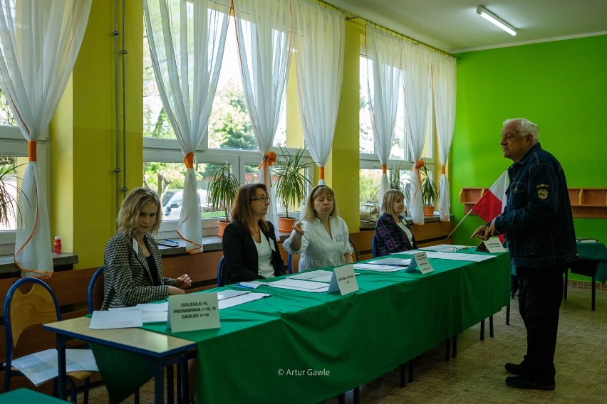 Mieszkańcy Tarnowa i  regionu odwiedzają komisje, by oddać...