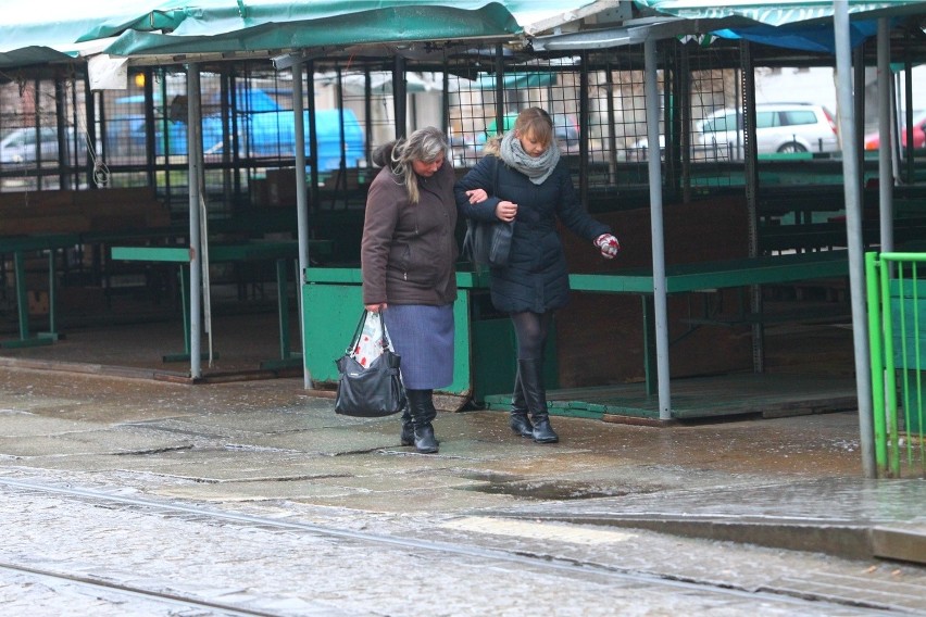 IMGW ostrzega. Mróz da się we znaki kierowcom i pieszym!