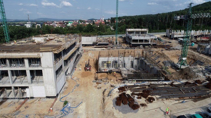 Budowa Świętokrzyskiego Kampusu Laboratoryjnego idzie zgodnie z planem. Trzy obiekty w stanie surowym. Trwa rekrutacja kadry metrologicznej