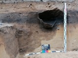 Budowa drogi na os. Warniki idzie jak po grudzie. Takie nagromadzenie obiektów archeologicznych to fenomen na skalę Polski