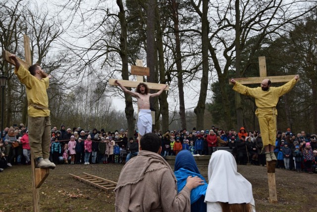 Na Kalwarii Wejherowskiej w Wielki Piątek, 7 kwietnia 2023 roku, odbyła się inscenizacja Drogi Krzyżowej.