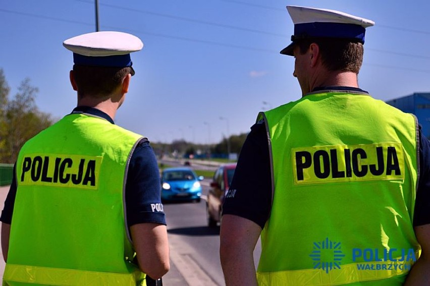 Wałbrzyska drogówka zatrzymała w maju 4 nietrzeźwych kierowców, odebrała 8 praw jazdy i 17 dowodów rejestracyjnych