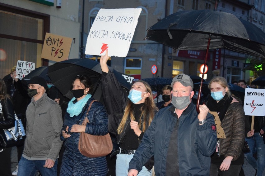 Fotorelacja z protestu kobiet w Żninie 26.10.2020