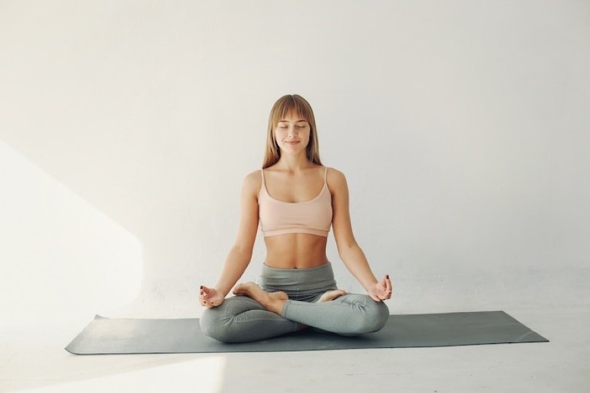 Joga - jakie przynosi korzyści dla ciała? Wyjaśniamy, jak zacząć przygodę z jogą