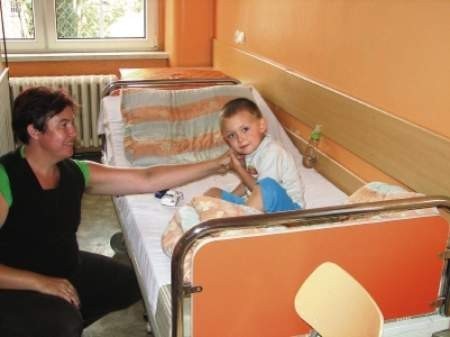 Pediatria w Lublińcu będzie pracować &amp;#8211; mały pacjent Marcin Bodora tego jeszcze nie rozumie, lecz jego mama Wioletta jest bardzo zadowolona z zażegnania groźby zamknięcia oddziału szpitalnego.