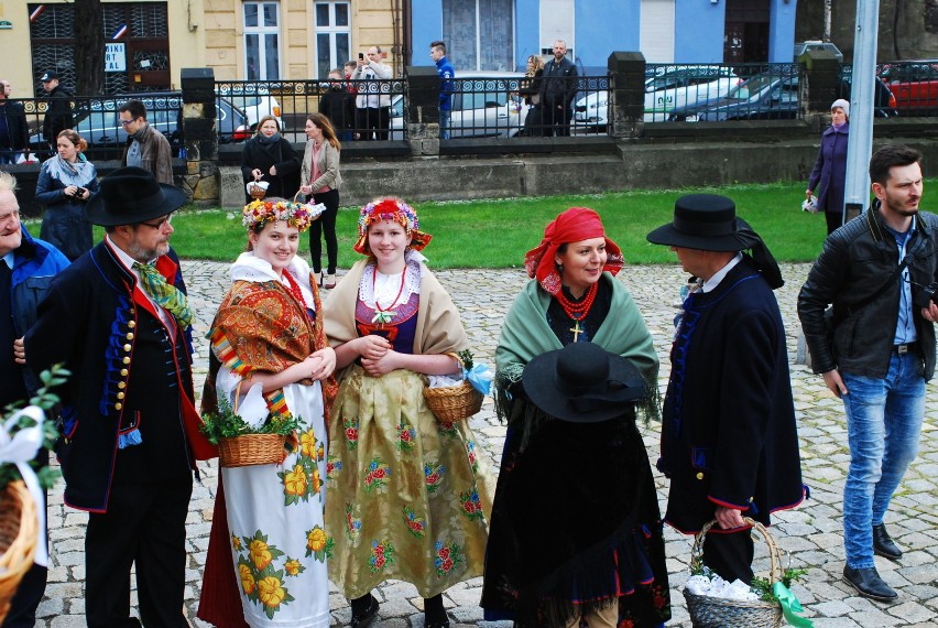 W Wielką Sobotę poświęcą pokarmy w tradycyjnych, rozbarskich strojach ZDJĘCIA