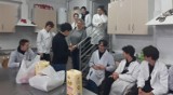 Ukraińscy i polscy uczniowie we Włoszczowie upiekli pyszne ciasteczka. Zobacz zdjęcia