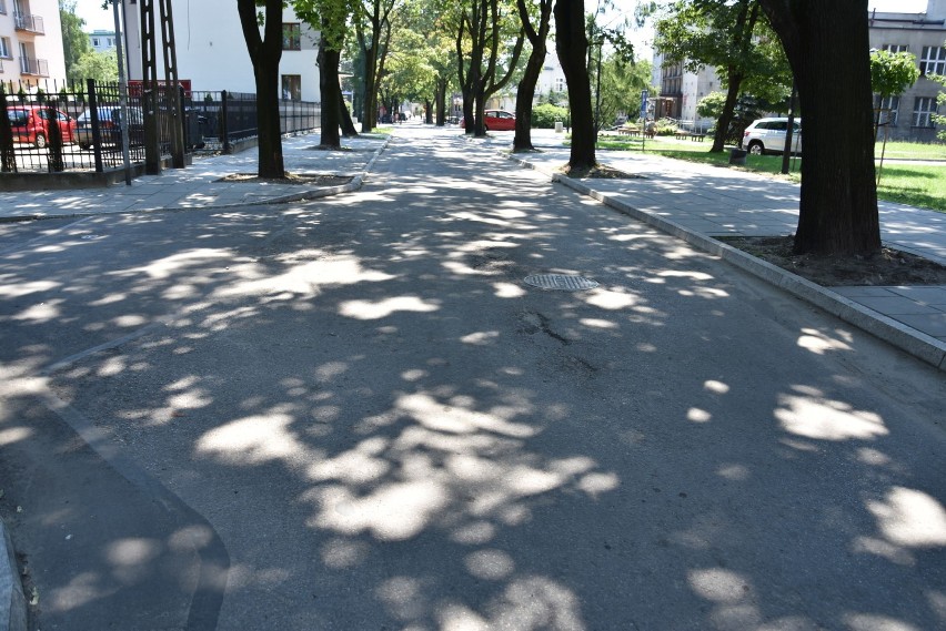Mieszkańcy się cieszą, bo na ulicy Żytniej w Sosnowcu kładą nowy asfalt