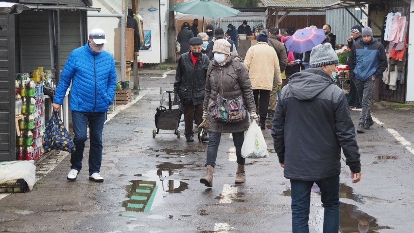 Tłumy na targu w Koszalinie