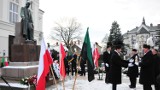 Barbórka w Krośnie. Górnicy-naftowcy i gazownicy oraz delegacja z "Naftówki" złożyli kwiaty przy pomniku Ignacego Łukasiewicza [ZDJĘCIA]