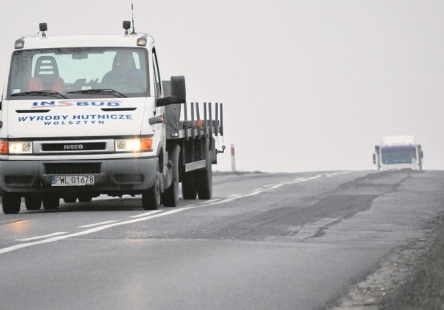 Na razie ta droga jest przekleństwem dla kierowców. I rajem dla mechaników oraz wulkanizatorów!