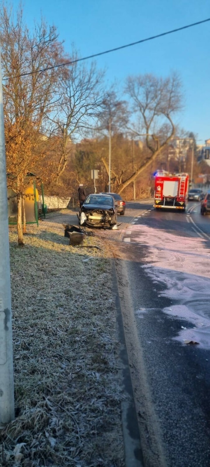 Toruń. Wypadek przy ul. Turystycznej! Zderzenie dwóch samochodów osobowych