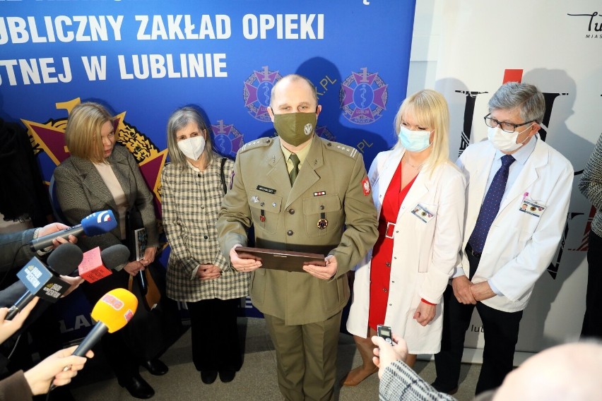 Szpital wojskowy dostał nowoczesny sprzęt okulistyczny od WHO