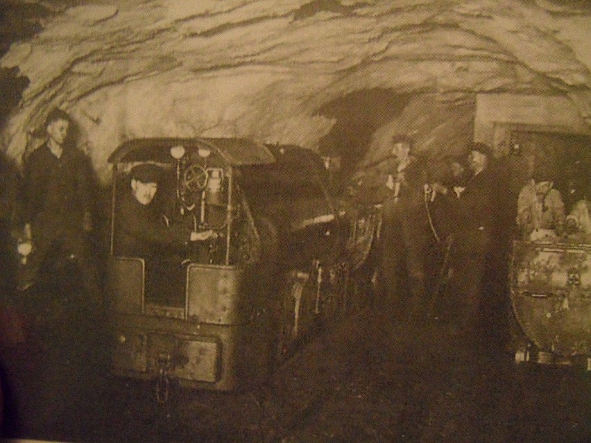 Górnicy przy pracy w dawnej kopalni Pokój