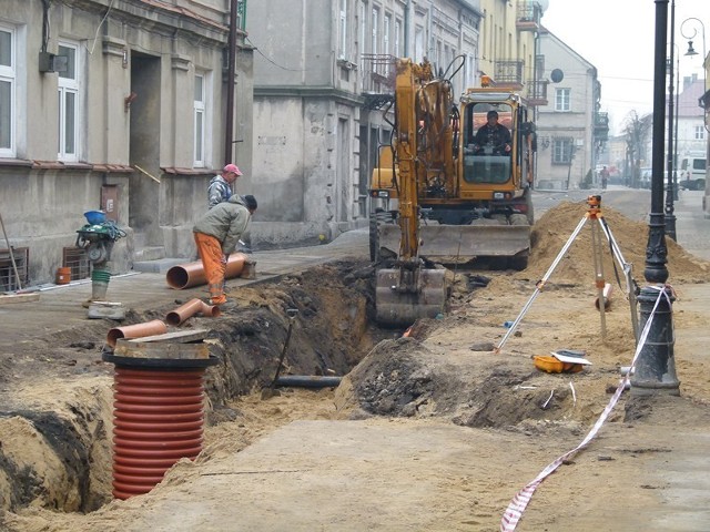 Dominikańska została rozkopana. Ten fakt pod podłączenie kamienic do ciepła nie będzie jednak wykorzystany