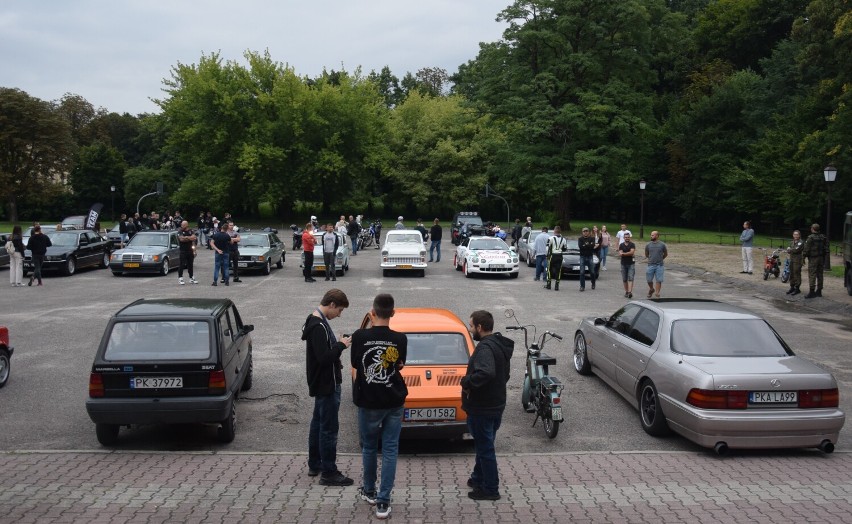 Klasyczna Calisia. Piękne pojazdy zjechały na plac CKiS w...