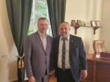 Naczelny rabin Polski odwiedził Opatów i spotkał się z burmistrzem. W jakiej sprawie przyjechał? 