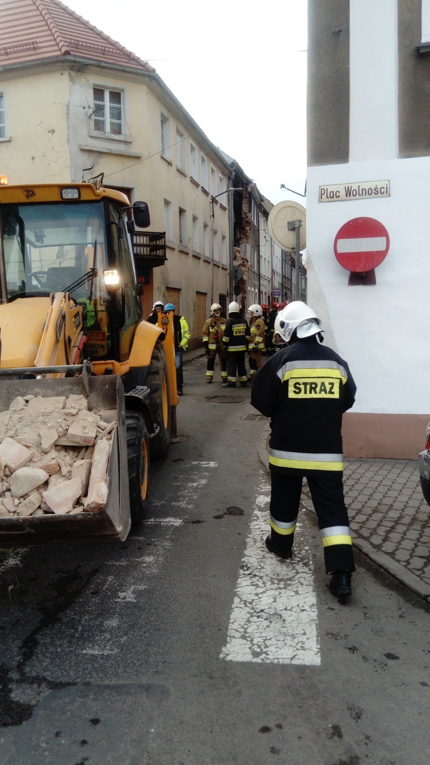 Tragedia w Mirsku. Zawaliła się kamienica po wybuchu gazu [ZDJĘCIA, WIDEO]