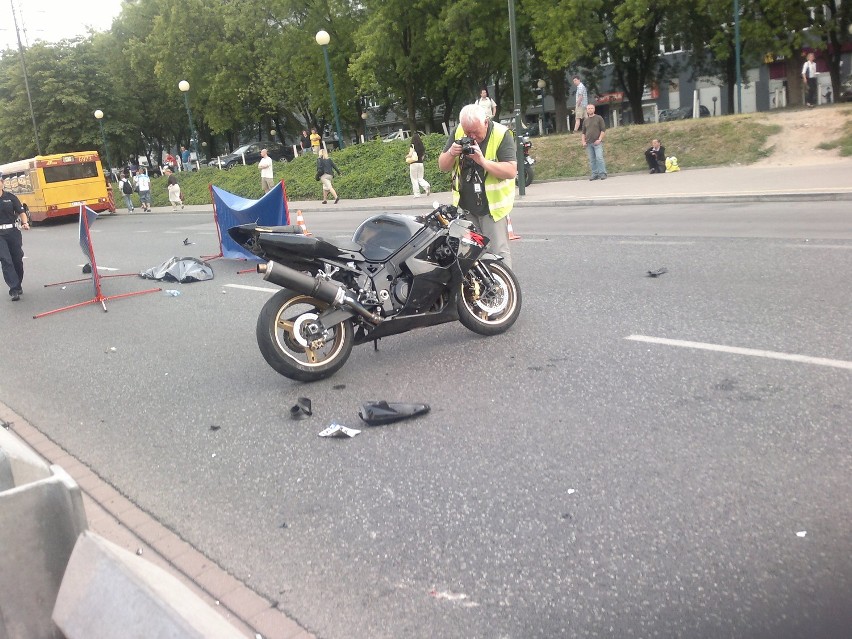 Na ulicy Wołoskiej motocyklista potrącił pieszego (ZDJĘCIA)