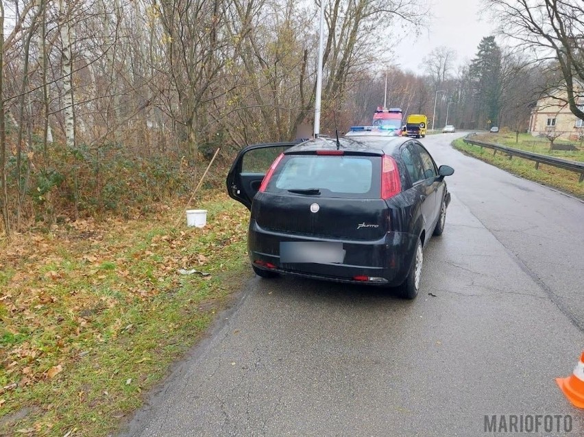 Wypadek w Gwoździcach. Zderzenie fiata i volkswagena [ZDJĘCIA]