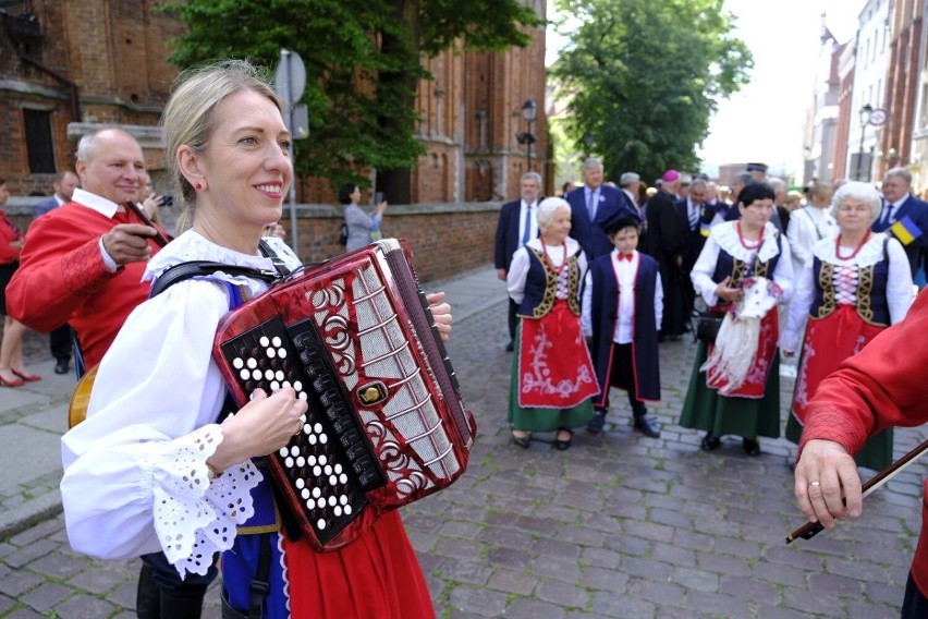 Toruń. Święto województwa. Msza święta w katedrze i uroczysta sesja sejmiku