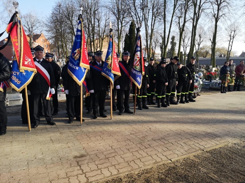 Zmarł prezes OSP Porażyn. Strażacy oddali mu hołd!