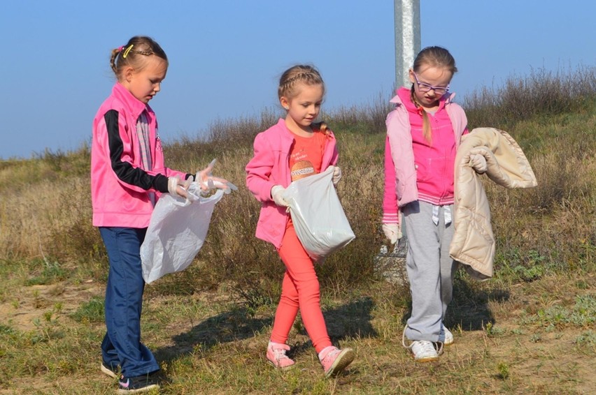 Powiat chodzieski: Sprzątanie świata w Strzelcach i...