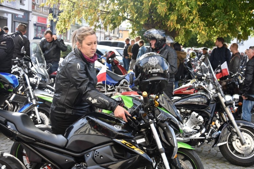 Wągrowiec. Motocykliści zakończyli tegoroczny sezon. Ogromna parada motocykli w Wągrowcu na zakończenie sezonu 