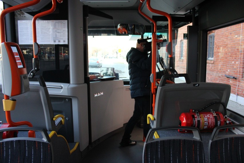 Elektryczne autobusy trafiły do Miejskiego Zakładu Komunikacji w Ostrowcu Świętokrzyskim. Nowoczesne MAN-y wyjadą na ulice w styczniu 