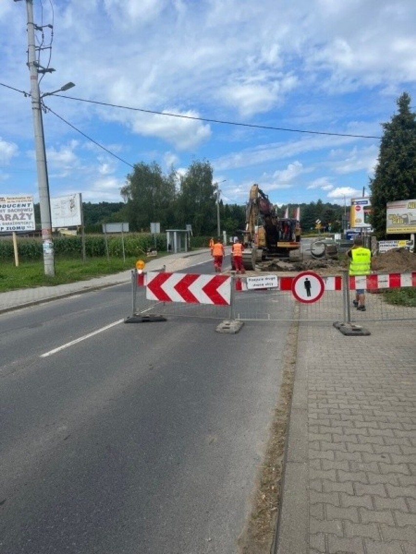 Obecnie prace są prowadzone na ulicy Mostowej w Dobczycach,...