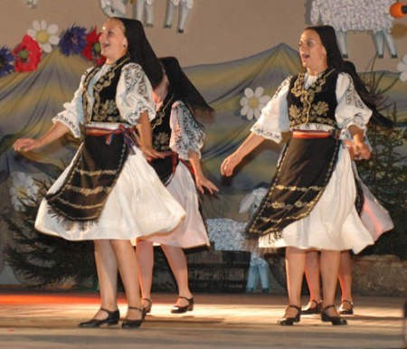Dziś na estradzie w Wiśle zatańczy dynamiczna grupa Martisorul z Rumunii.