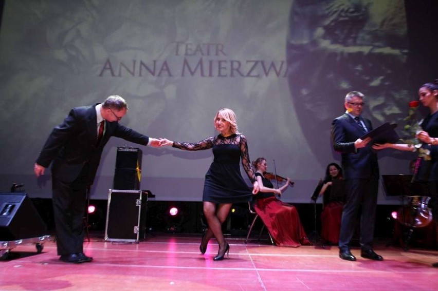 Medal Młodej Sztuki w dziedzinie teatr otrzymała Anna...
