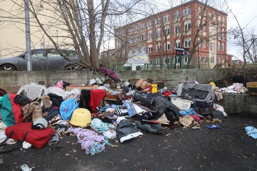Kolejne dzikie wysypisko śmieci w Legnicy, zobaczcie zdjęcia