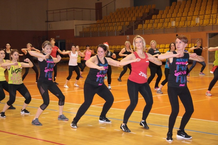 Twardogóra: Pierwsza Mikołajkowa Zumba® Party (ZDJĘCIA)