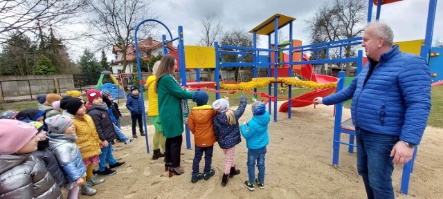 Otwarcie placu zabaw na Pierwszy Dzień Wiosny w Przedszkolu nr 4 „Pod Zielonym Ludkiem” w Radomsku