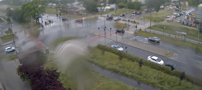 Gwałtowna ulewa w Łodzi. Na to zapowiadało się już od...