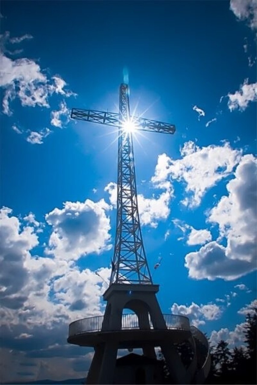 Na wspomnianą górę można dotrzeć z rynku ul.Matki Boskiej...