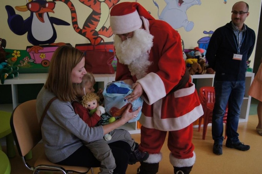 Święty Mikołaj na oddziale dziecięcym w Szpitalu Powiatowym...