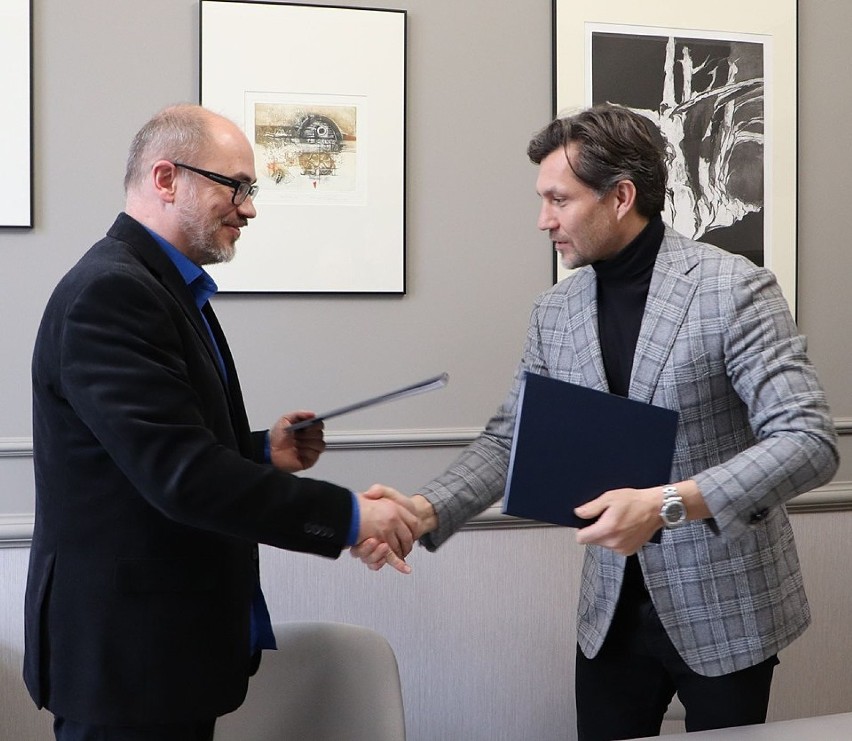 Prezydent Kinastowski i architekt Rutkowski podpisali umowę na wykonanie dokumentacji