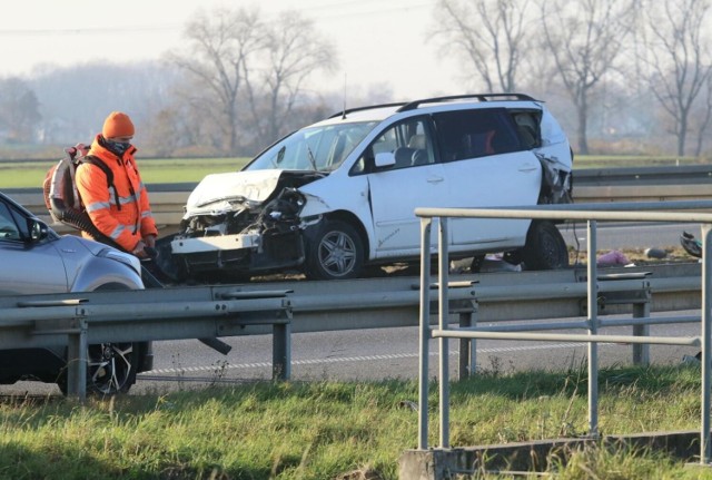 Jakk wygląda sytuacja na  autostradzie A4?  Mimo pierwszego miejsca w zestawieniu najbardziej wypadkowych autostrad w Polsce udział kontroli drogowych do wypadków wydaje się niższy niż powinien.