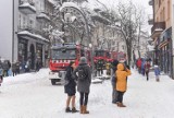 Zakopane. Strażacy ewakuowali ludzi z galerii handlowej na Krupówkach [ZDJĘCIA]