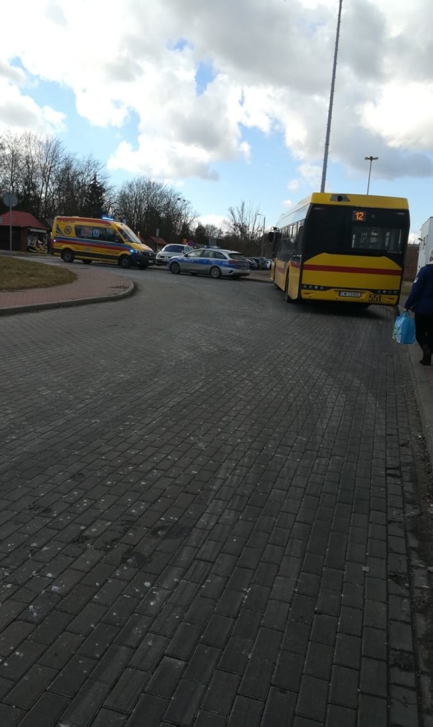 Potrącenie 80-letniej pieszej przez autobus MPK we Włocławku